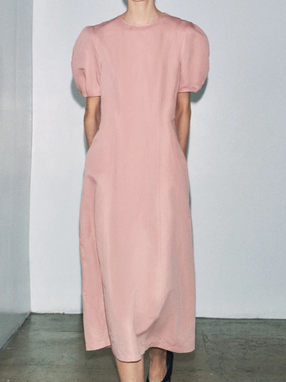 Zara Pink linen blend Midi Dress. It fits well in a size S.